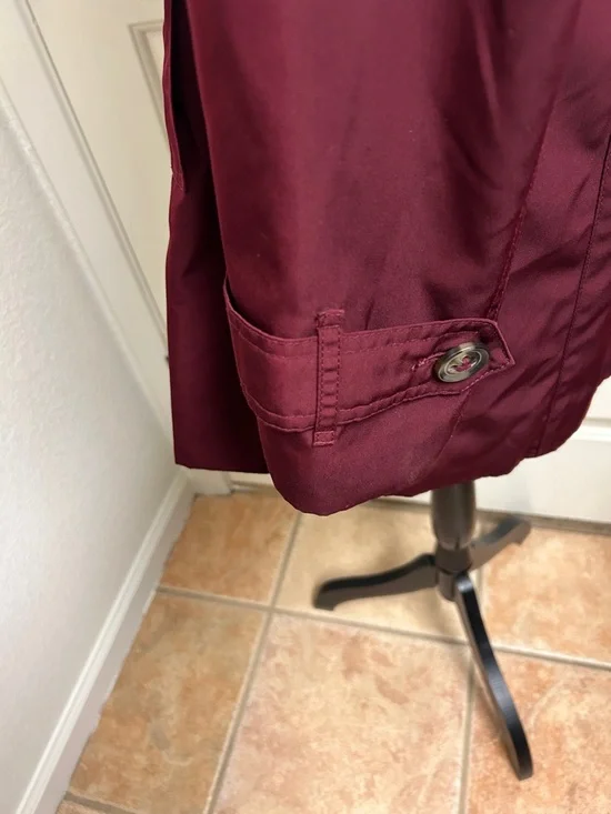 London fog medium maroon trench coat with button details with belt, Size Medium - Picture 7 of 10